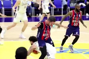 兄弟，这个背运过人打几分？