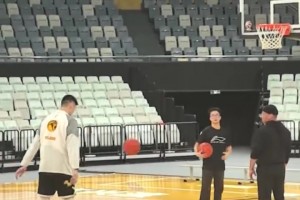 八村得学着点！老詹这个赛前仪式，做起来真的帅啊