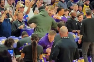 恢复的不错👍 乔治训练后与特里进行了1v1单挑技巧练习！