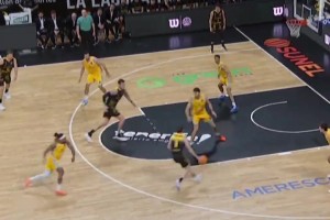 越老越妖！43岁巴西妖刀胡尔塔斯篮冠联再砍28分6助😱