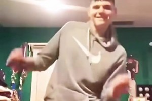 勇士状态下滑，七姐精神状态也滑坡了😂