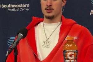 詹姆斯：从弗拉格高中时期，我就看出他天赋异禀！他们这届新秀整体质量非常高